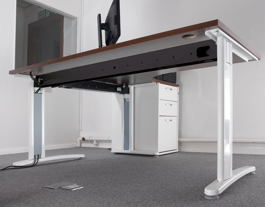 TR10 - Straight Desk with Cabel Managed Cantilever Leg - 800mm - Silver Frame.